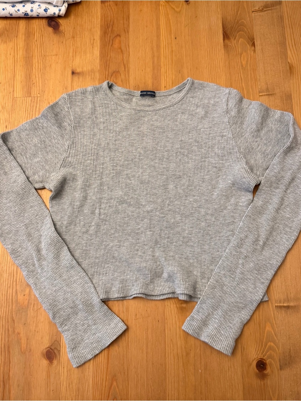 Brandy Melville Light Gray Ribbed Long-Sleeve Tee